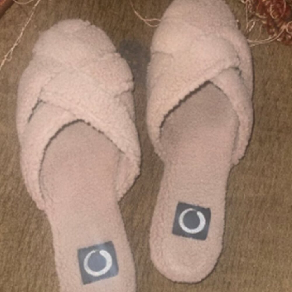 NWT journey collection women slippers size 10 - A351